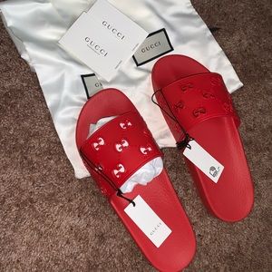 BRAND NEW never worn Gucci slides